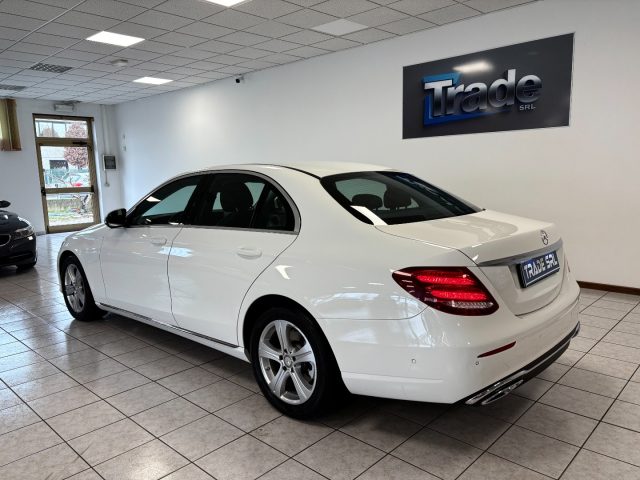 MERCEDES-BENZ E 200 usata, con Cerchi in lega