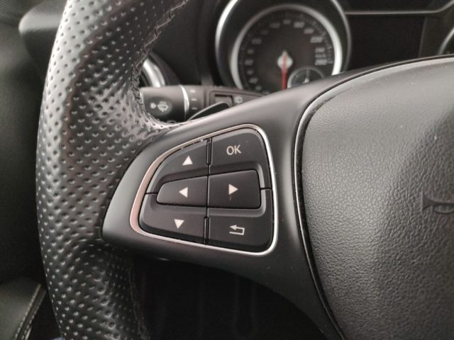 MERCEDES-BENZ GLA 180 usata, con Sedile posteriore sdoppiato