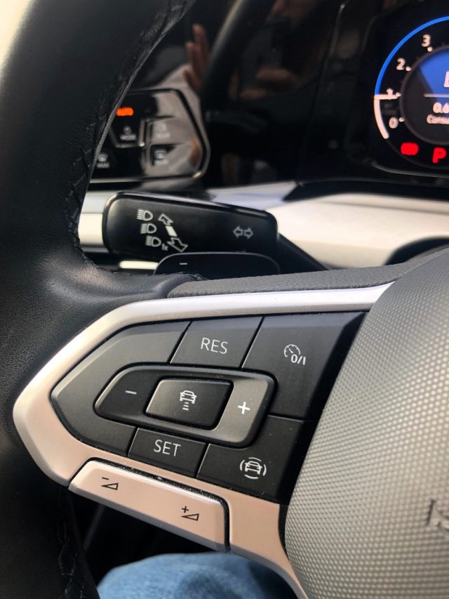 VOLKSWAGEN Golf usata, con USB
