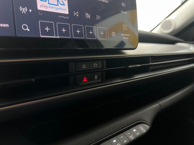 JEEP Avenger usata, con USB