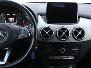 MERCEDES-BENZ B 180 usata, con Leve al volante