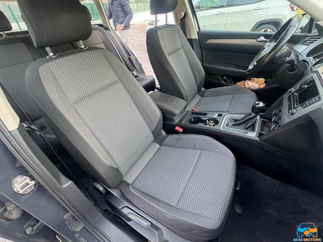 VOLKSWAGEN Passat usata, con Airbag testa