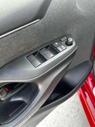 TOYOTA Yaris usata, con Fari Xenon