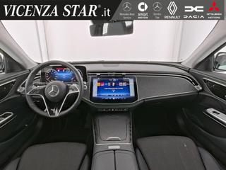 MERCEDES-BENZ E 220 usata, con Cerchi in lega