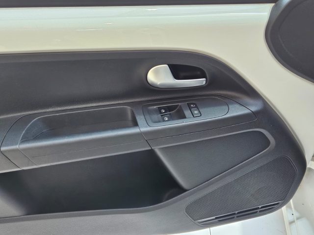 VOLKSWAGEN up! usata, con Cerchi in lega