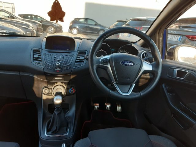 FORD Fiesta usata, con Autoradio
