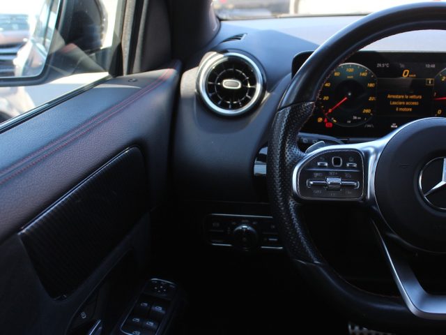 MERCEDES-BENZ GLA 200 usata, con Touch screen