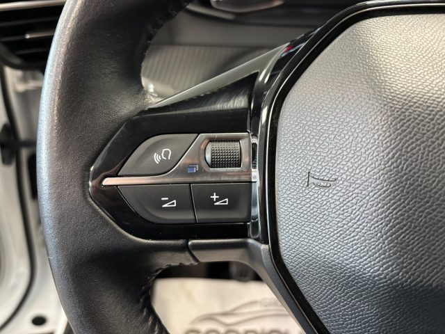 PEUGEOT 2008 usata, con Sistema di navigazione