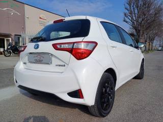 TOYOTA Yaris usata, con Autoradio