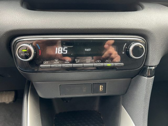 TOYOTA Yaris usata 21