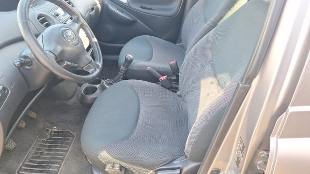 TOYOTA Yaris usata, con Autoradio