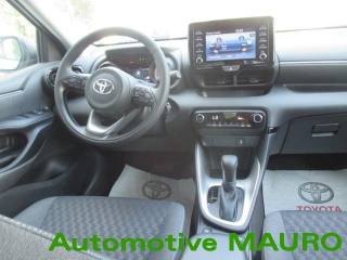 TOYOTA Yaris usata, con Fari LED
