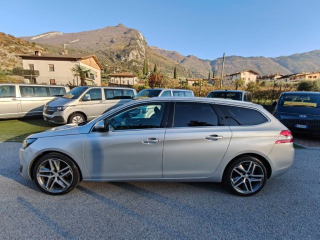 PEUGEOT 308 usata, con Airbag