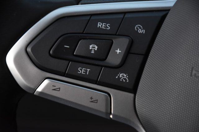 VOLKSWAGEN T-Roc usata, con USB