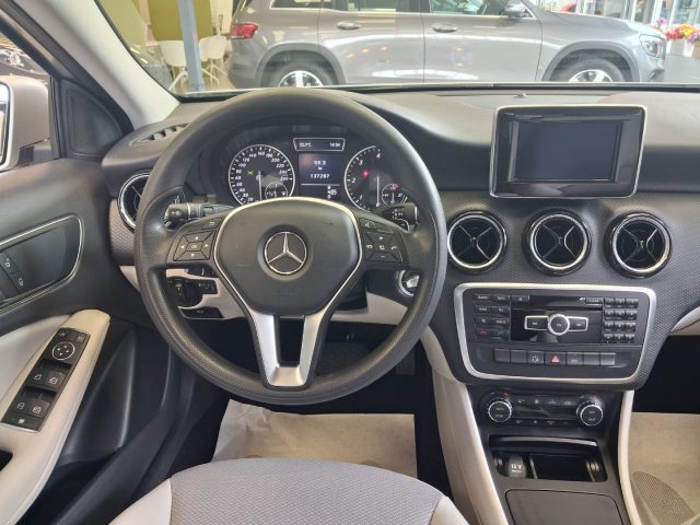 MERCEDES-BENZ A 180 usata, con Controllo automatico clima