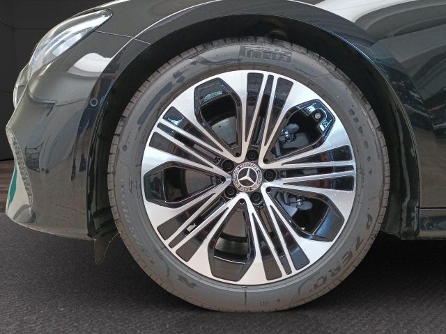MERCEDES-BENZ E 220 usata, con Cerchi in lega