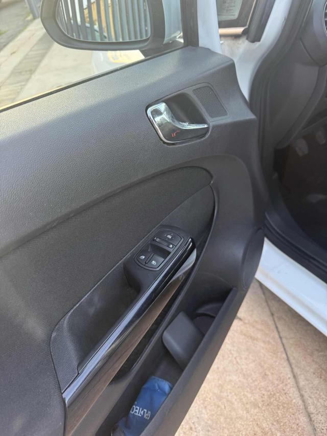 OPEL Corsa usata, con Servosterzo
