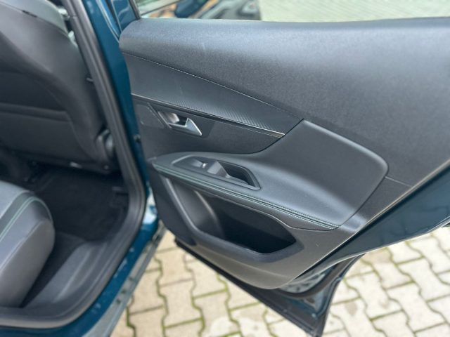 PEUGEOT 3008 usata, con Leve al volante