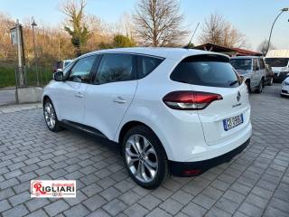 RENAULT Scenic usata, con Sensori di parcheggio anteriori
