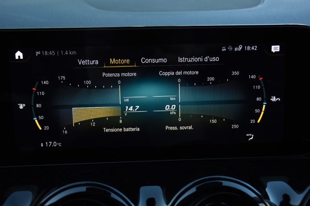 MERCEDES-BENZ GLA 200 usata, con Leve al volante