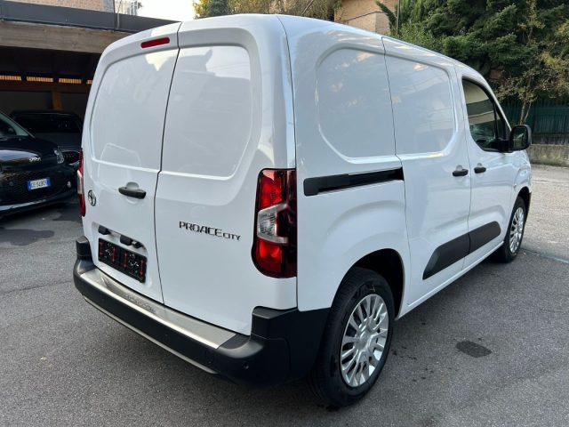 TOYOTA Proace City usata, con Autoradio