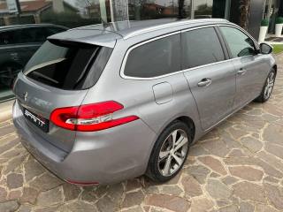 PEUGEOT 308 usata, con Airbag