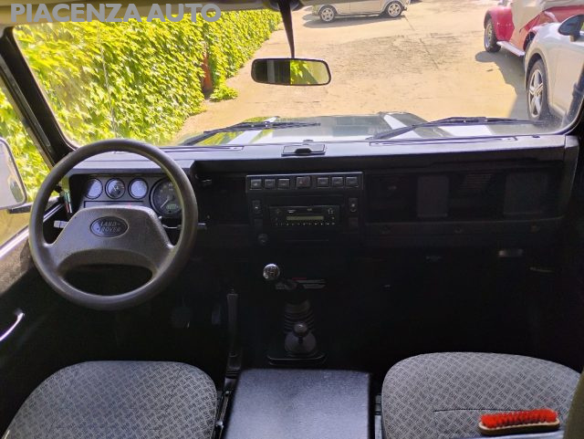LAND ROVER Defender usata, con USB