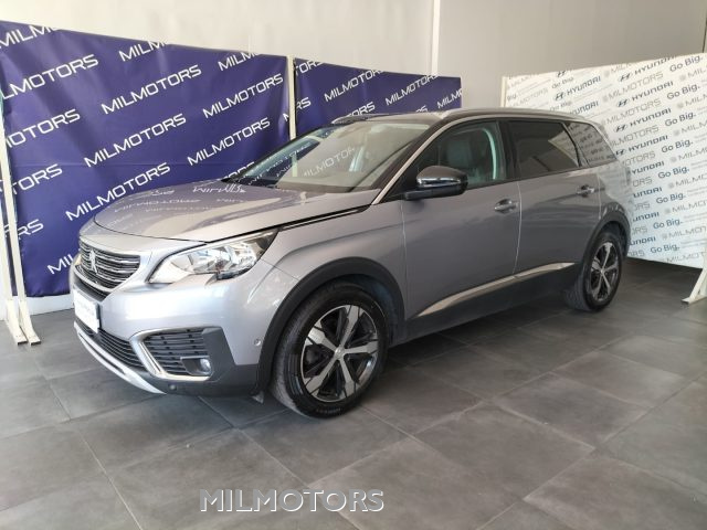 PEUGEOT 5008 usata, con Airbag