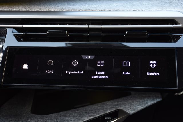 PEUGEOT 3008 usata, con Touch screen