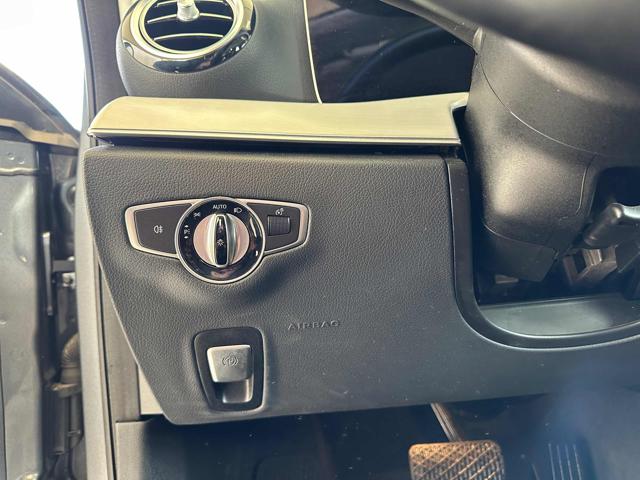 MERCEDES-BENZ E 200 usata, con Autoradio digitale