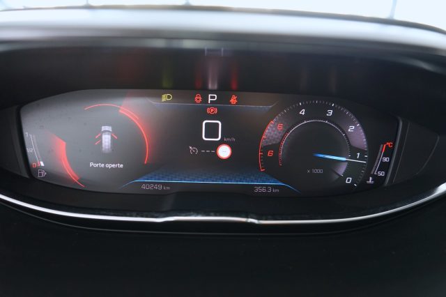 PEUGEOT 5008 usata, con Apple CarPlay