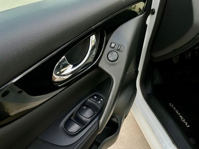 NISSAN Qashqai usata, con Controllo automatico clima