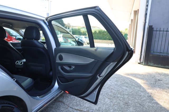 MERCEDES-BENZ E 220 usata, con Apple CarPlay