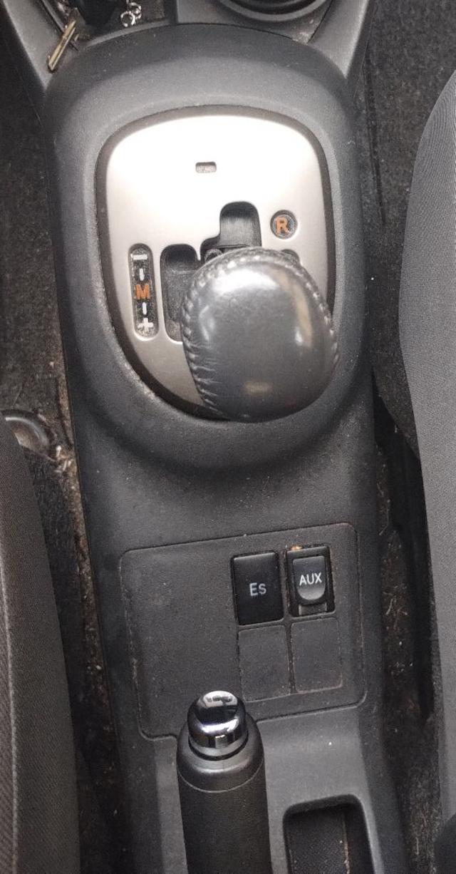 TOYOTA Yaris usata 27