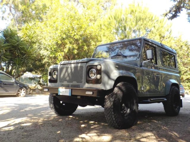 LAND ROVER Defender usata, con Android Auto