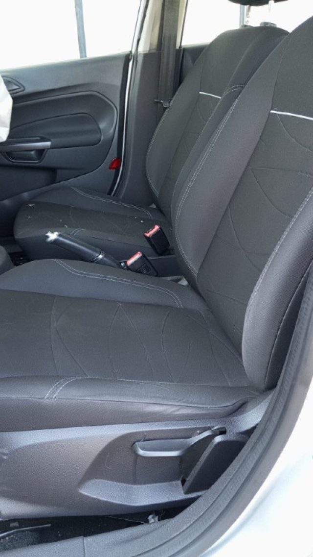 FORD Fiesta usata, con Autoradio
