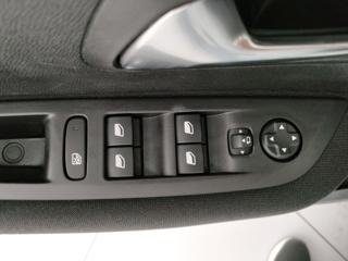 PEUGEOT 208 usata, con Volante in pelle