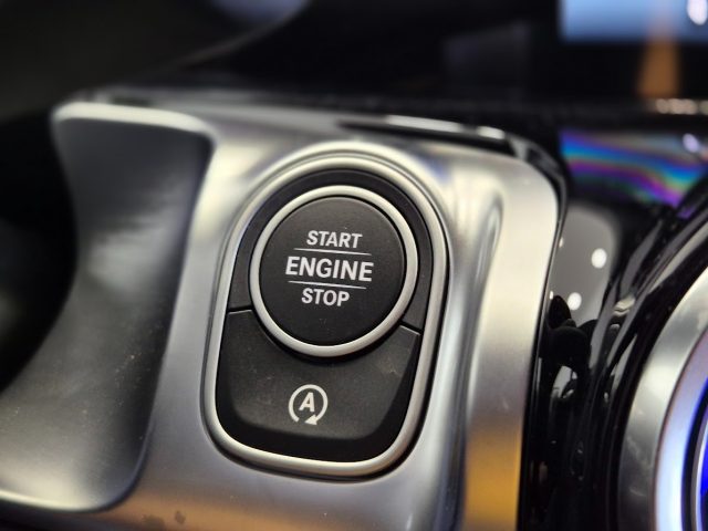 MERCEDES-BENZ GLB 200 usata, con Sistema di navigazione