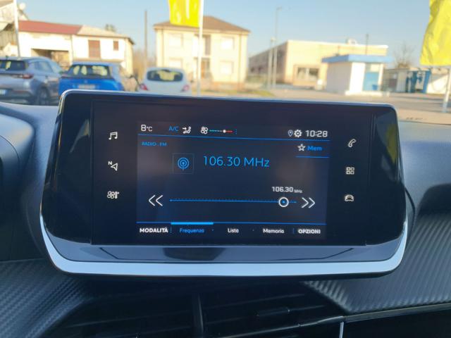 PEUGEOT 208 usata, con Sedile posteriore sdoppiato