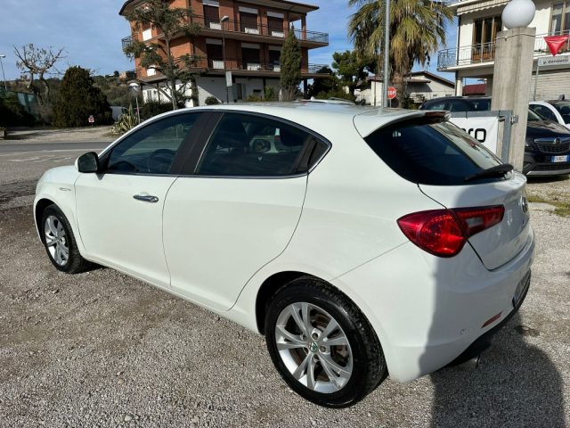ALFA ROMEO Giulietta usata, con Autoradio