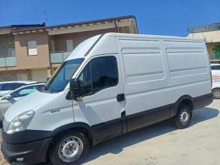 IVECO Daily 35S13V 2.3 CON SCAFFALI