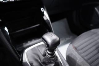 PEUGEOT 2008 usata, con Sistema di navigazione