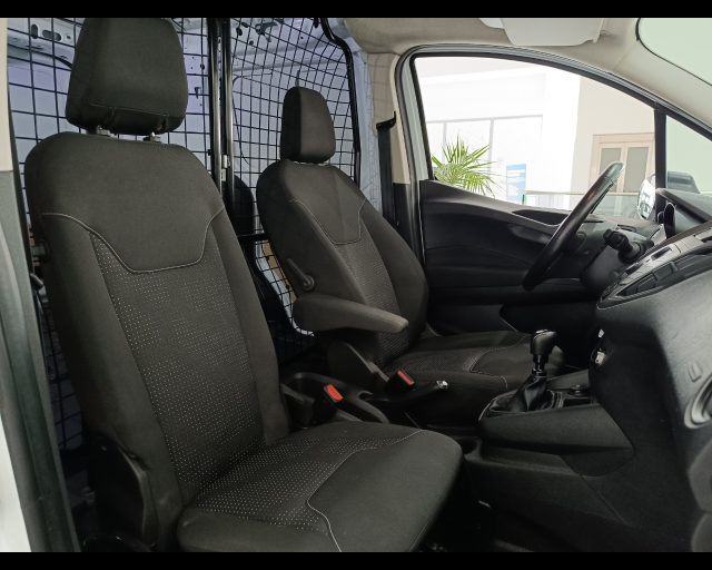 FORD Transit Courier usata, con Autoradio digitale