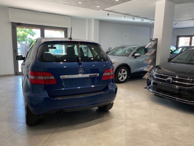 MERCEDES-BENZ B 180 usata, con Alzacristalli elettrici