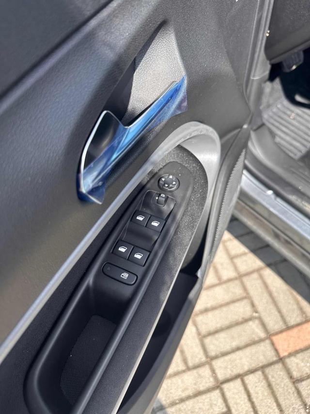 JEEP Avenger usata, con Autoradio