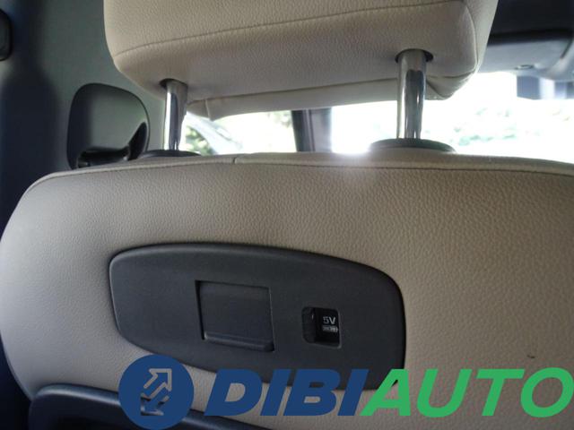 LAND ROVER Defender usata, con USB