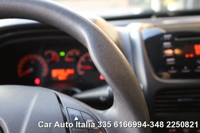 OPEL Combo usata, con Volante multifunzione