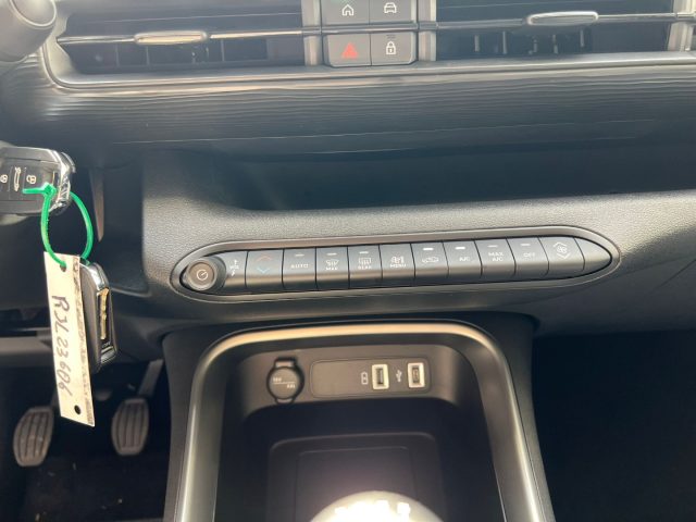 JEEP Avenger usata, con USB