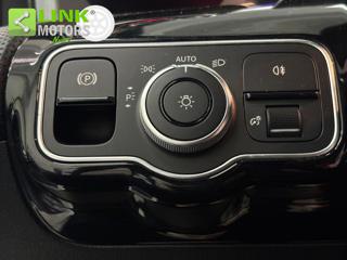 MERCEDES-BENZ CLA 200 usata, con Leve al volante