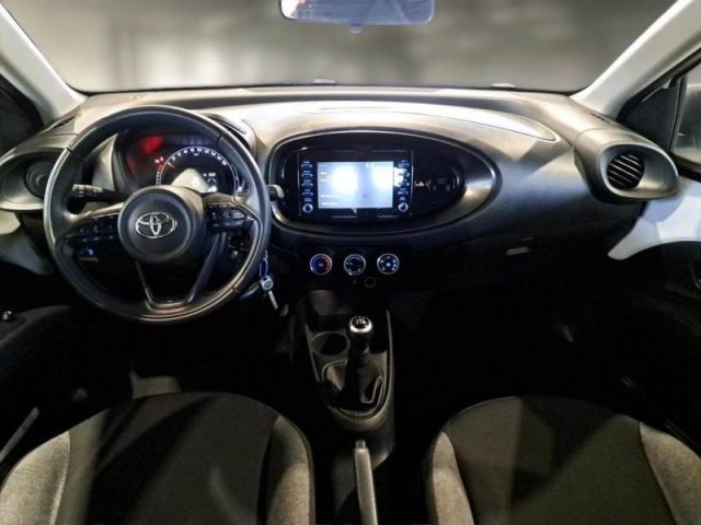 TOYOTA Aygo X usata, con Autoradio
